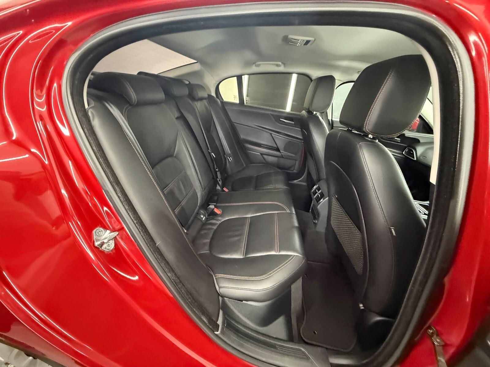 Jaguar Xe view 22