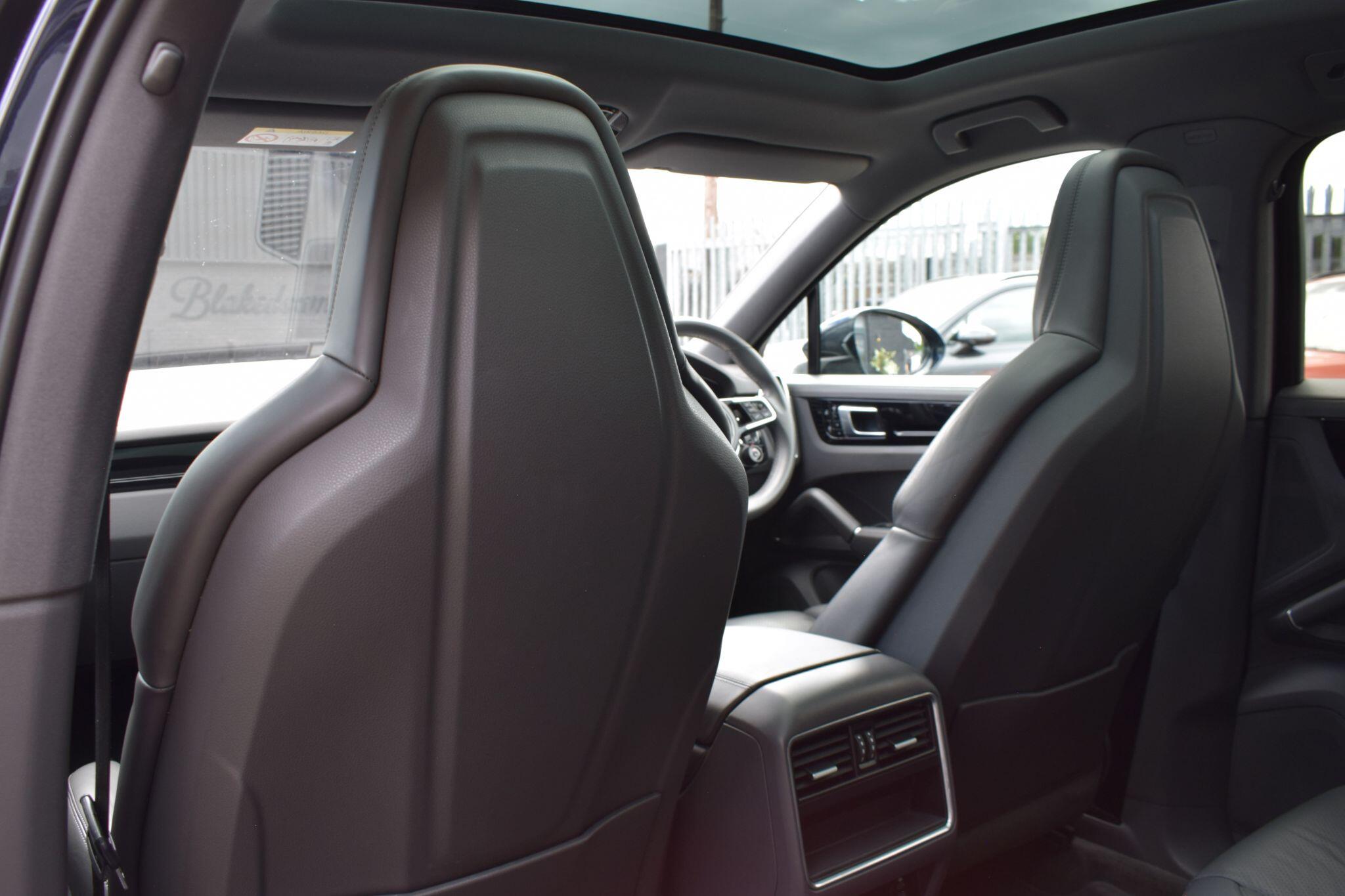 Porsche Cayenne view 29