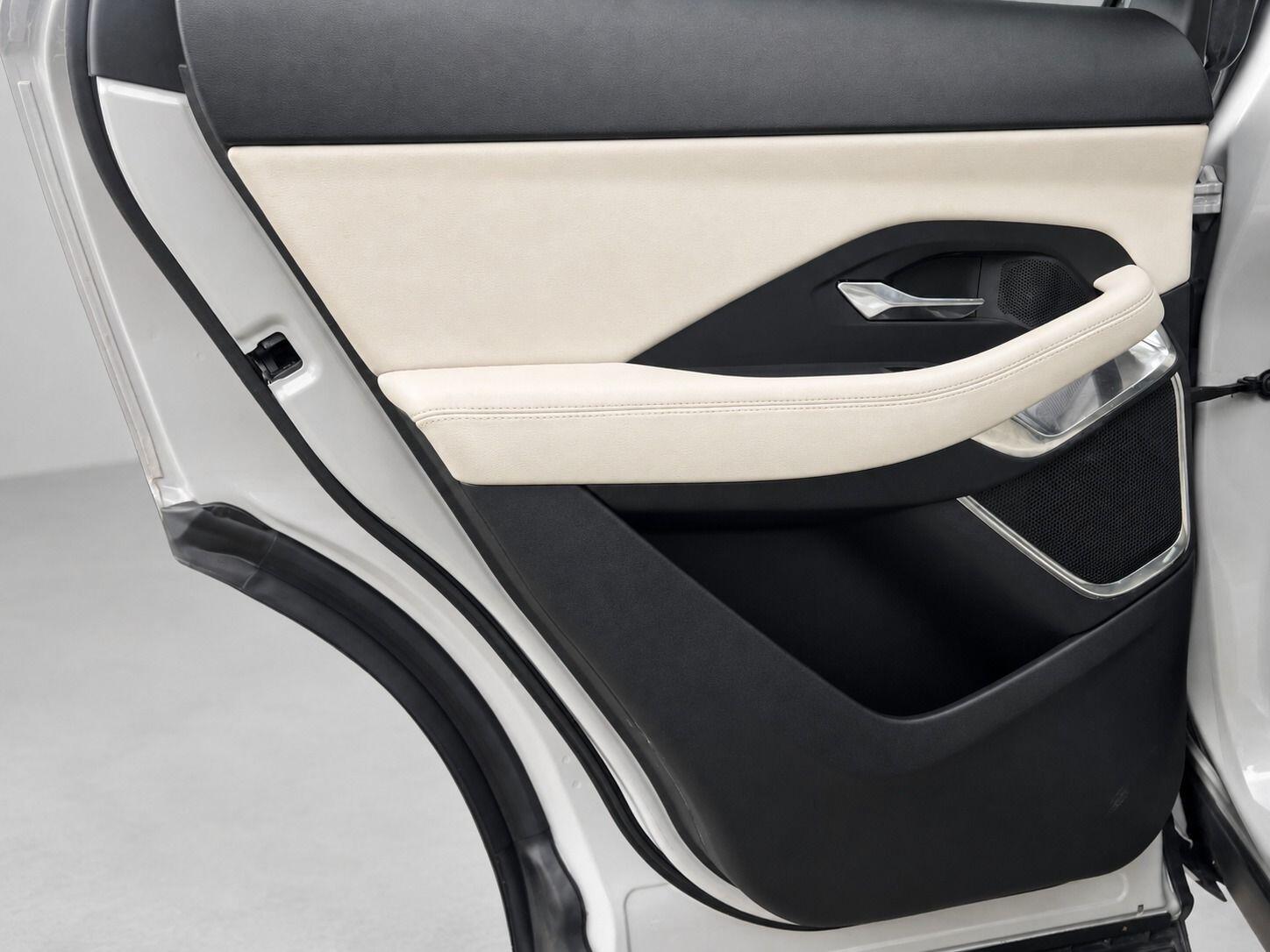Jaguar E-Pace view 35