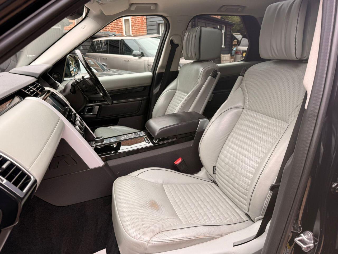 Land Rover Discovery view 13