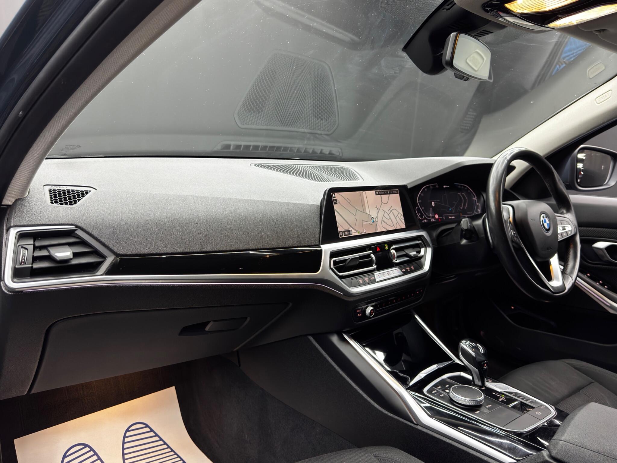 BMW 3 Series view 11