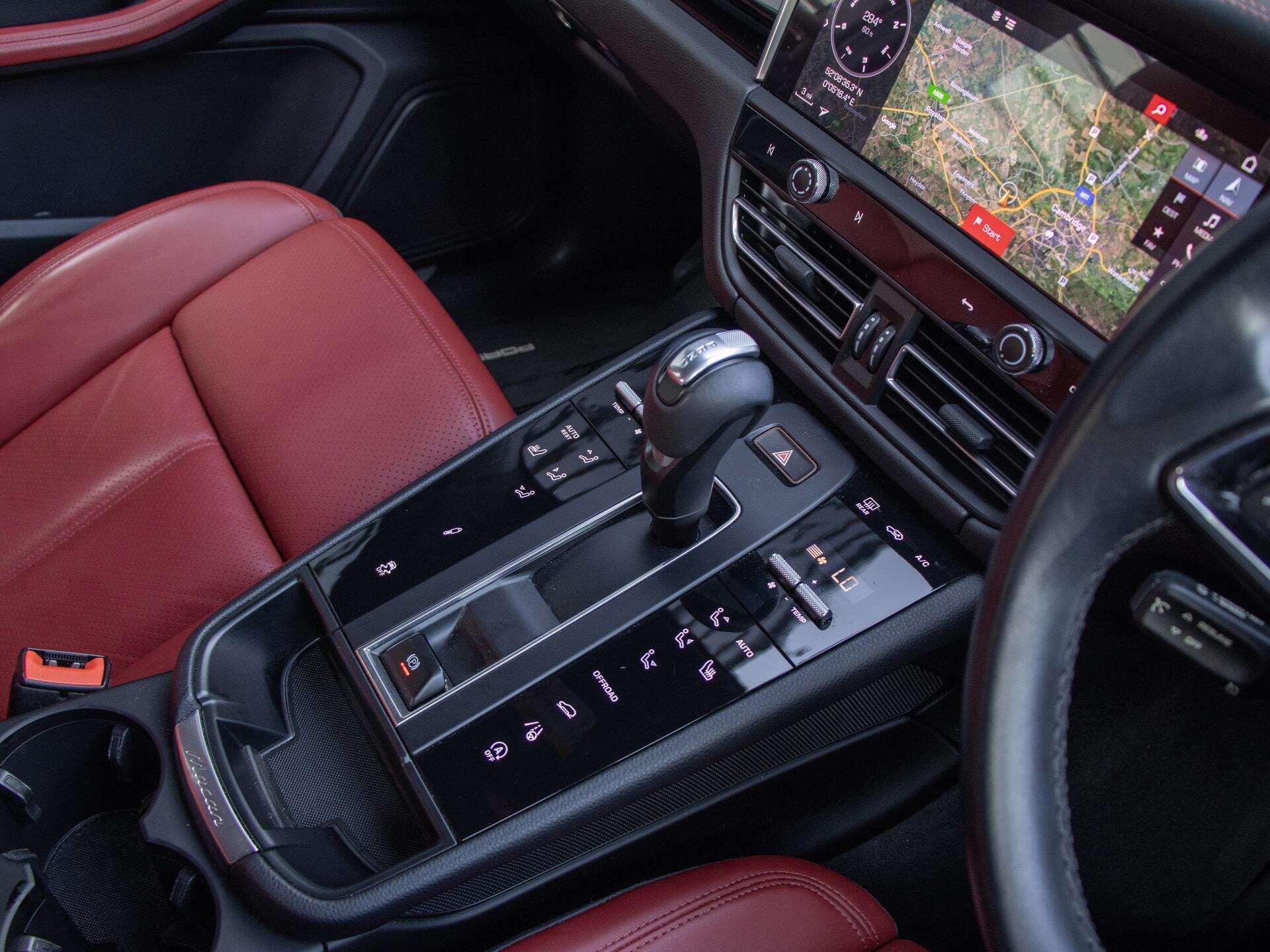 Porsche Macan view 24