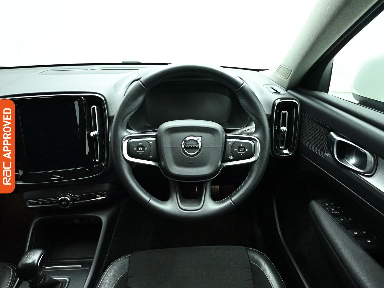 Volvo XC40 view 9