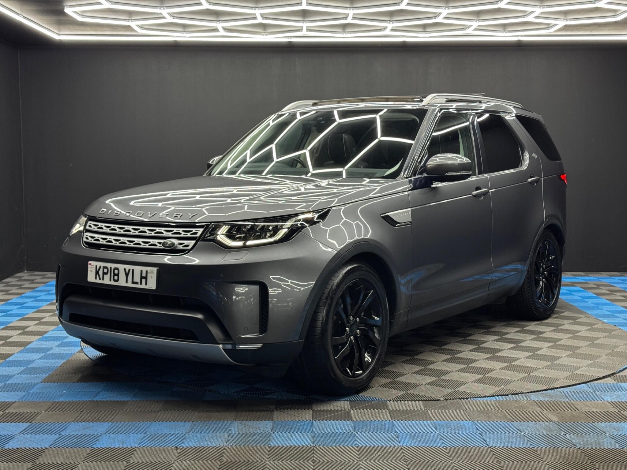 Land Rover Discovery view 3