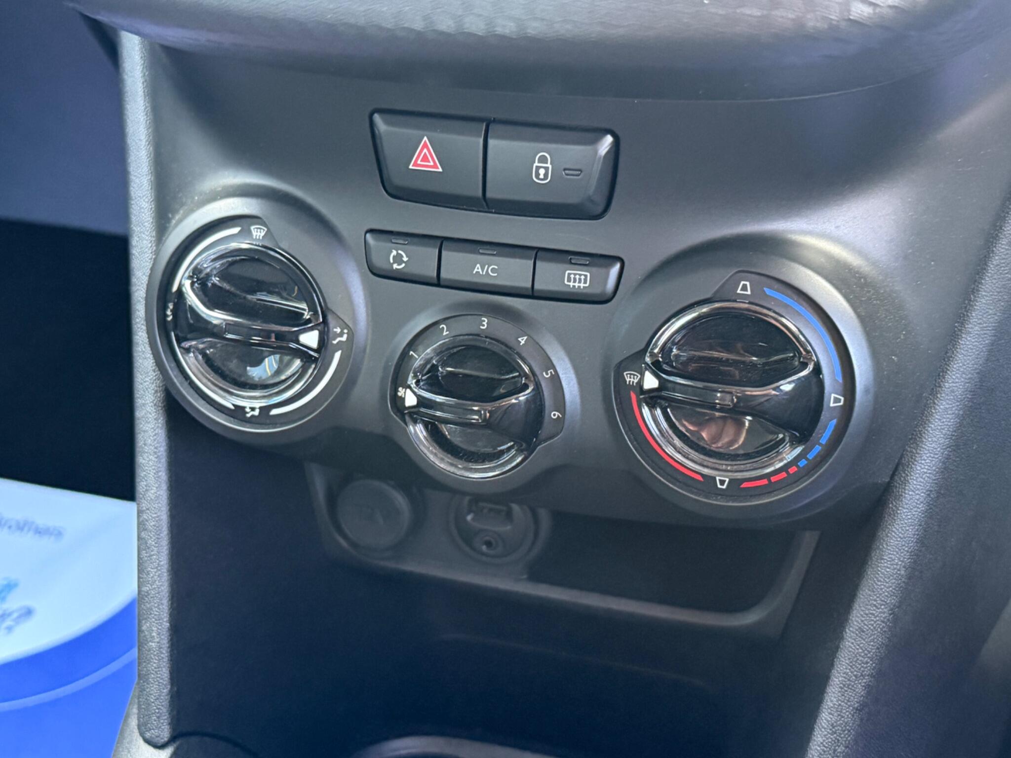 Peugeot 208 view 31