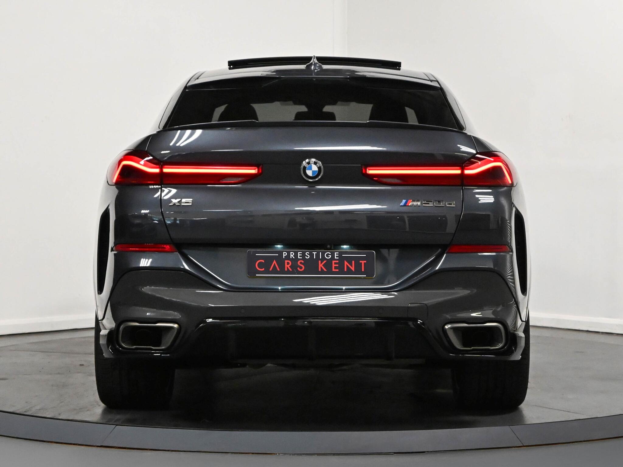 BMW X6 view 22