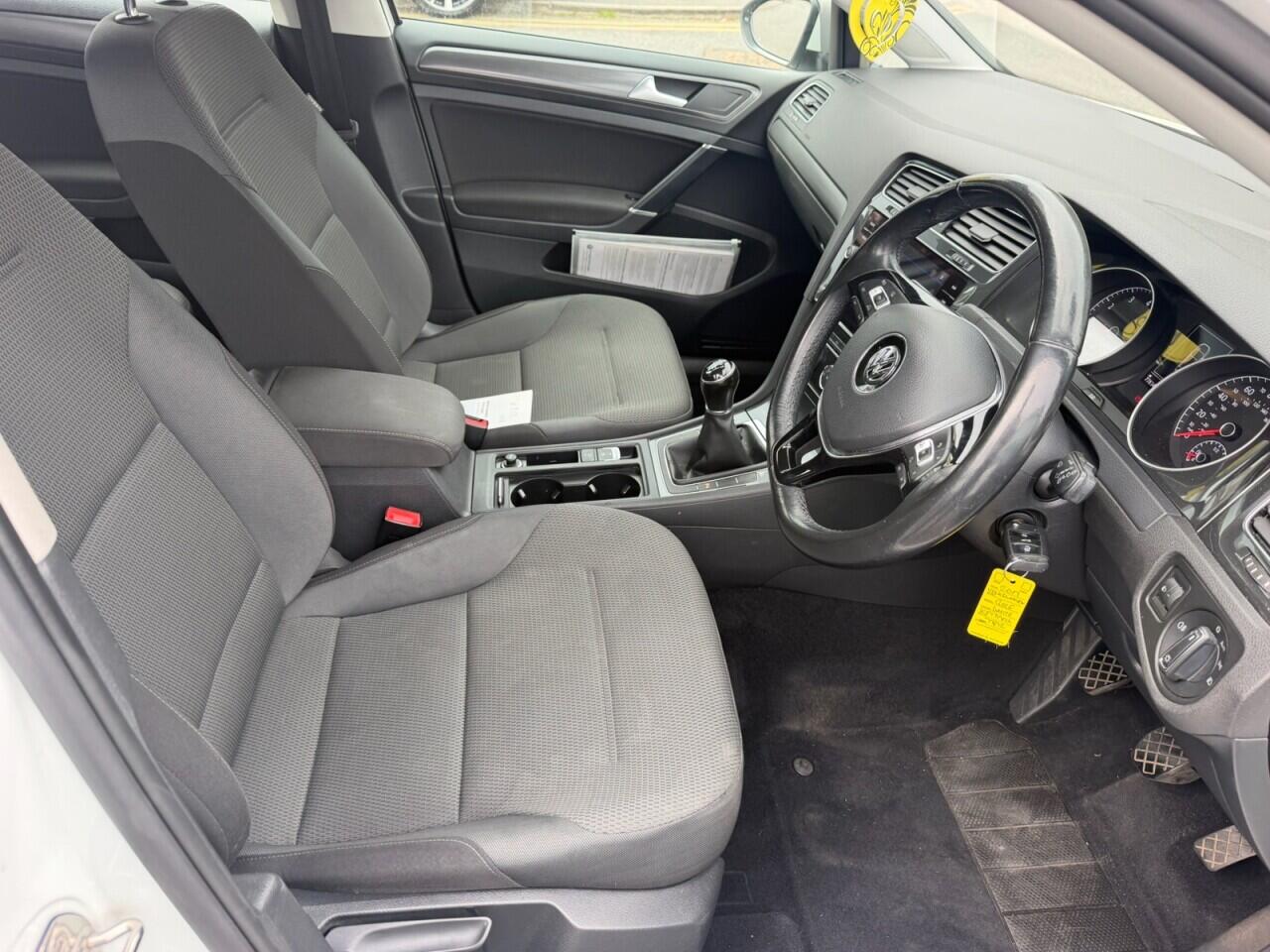 Volkswagen Golf view 9