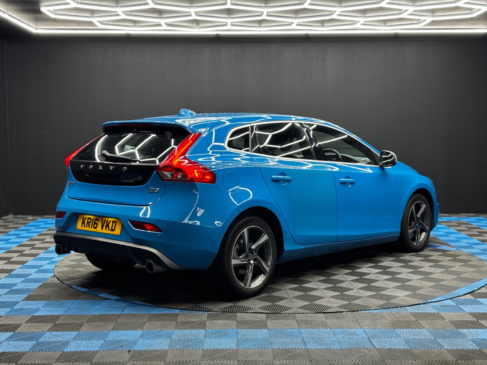 Volvo V40 view 5
