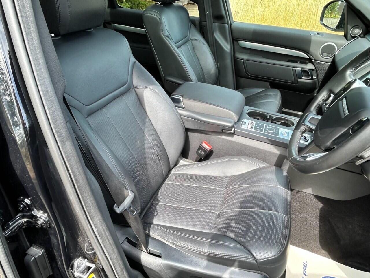 Land Rover Discovery view 24