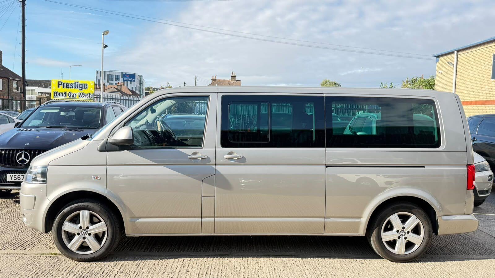 Volkswagen Caravelle view 6