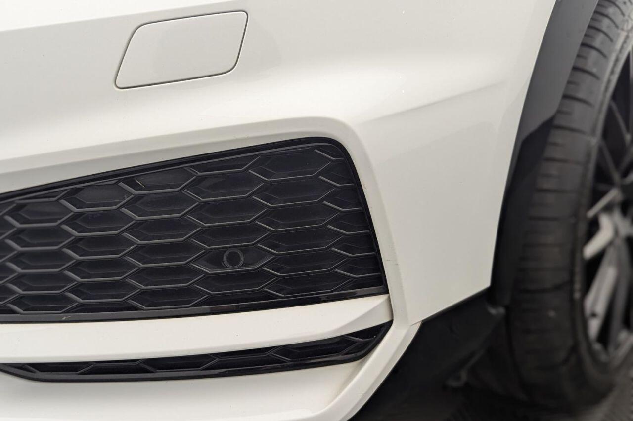 Audi Q3 view 50
