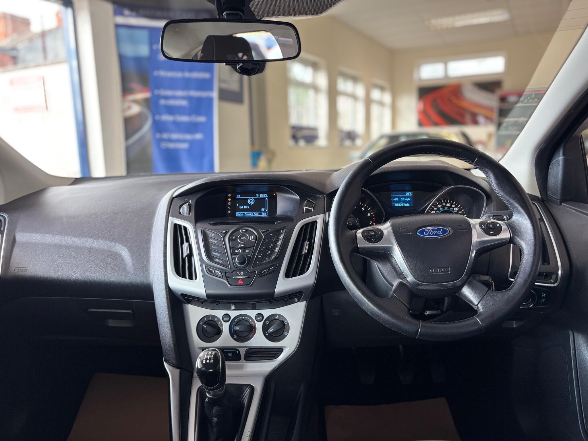 Ford Focus view 10