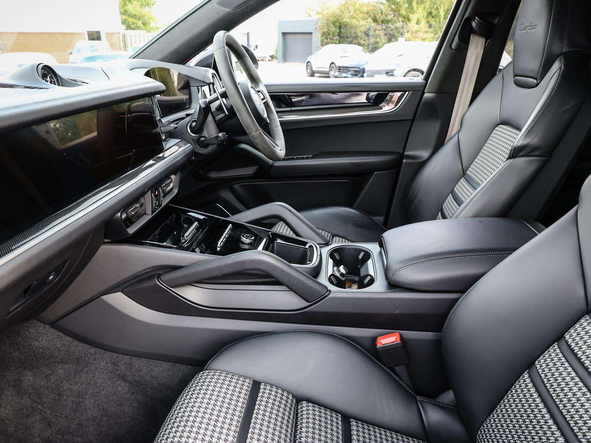 Porsche Cayenne view 13