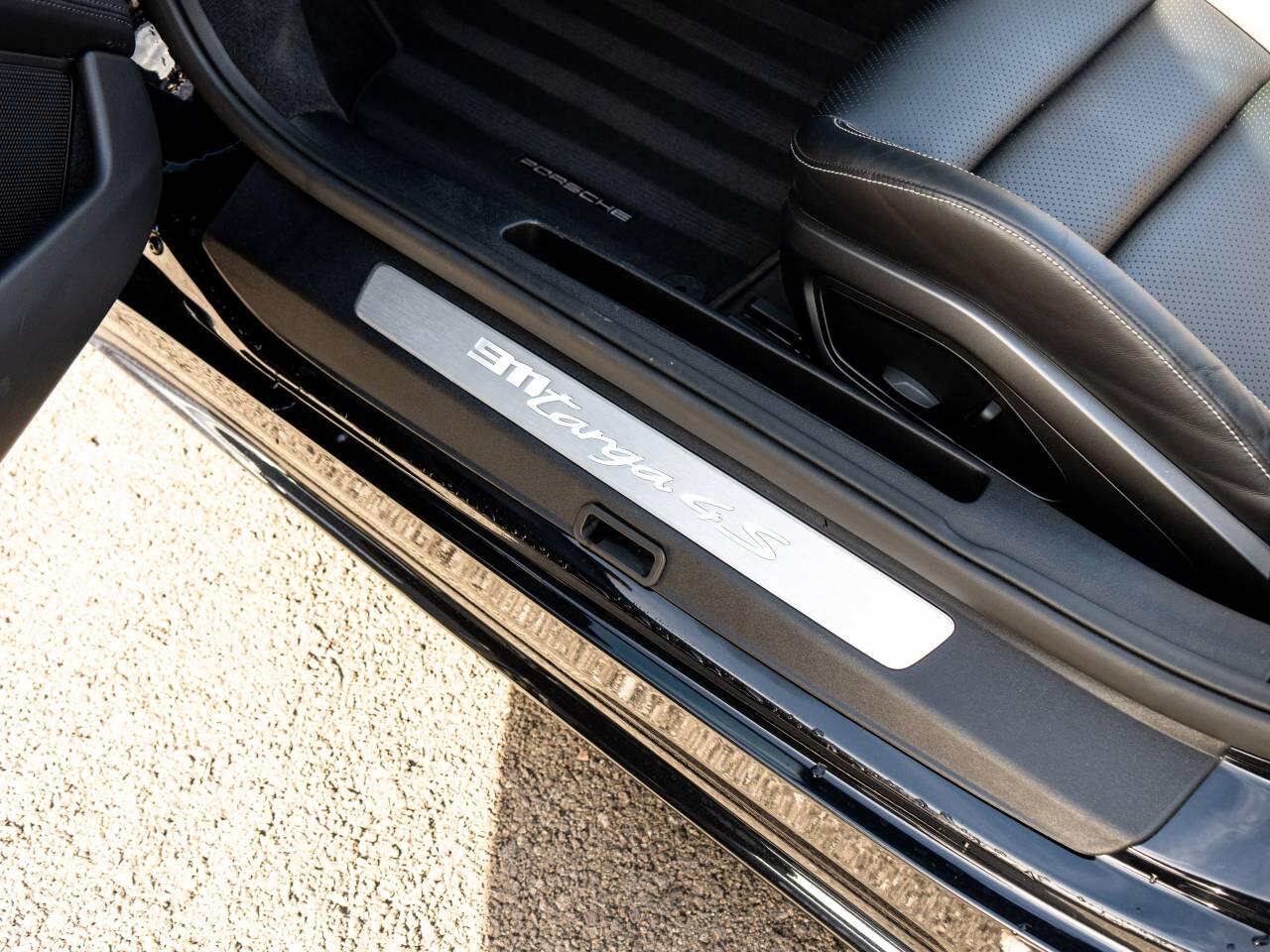 Porsche 911 view 26