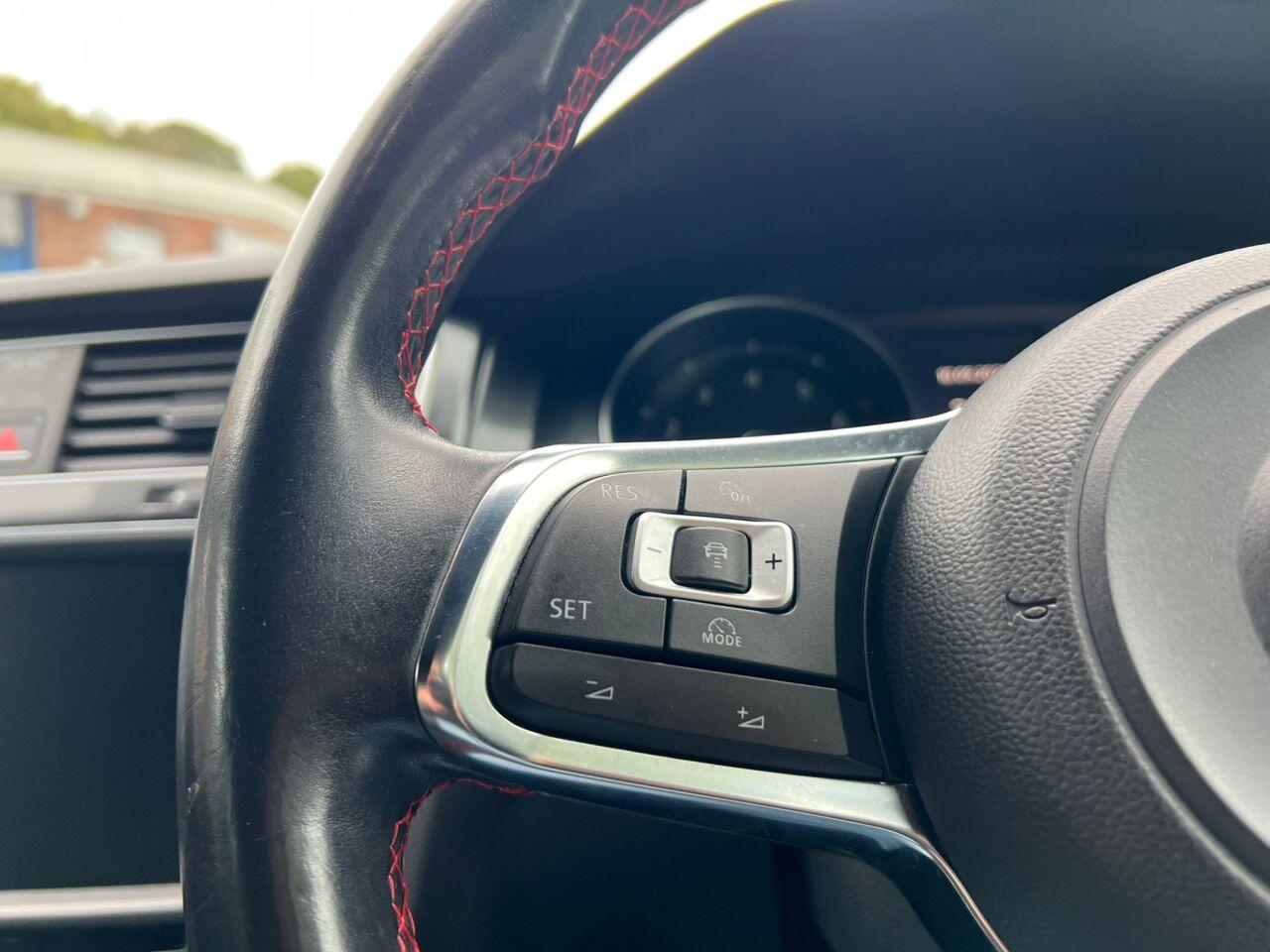 Volkswagen Golf view 35