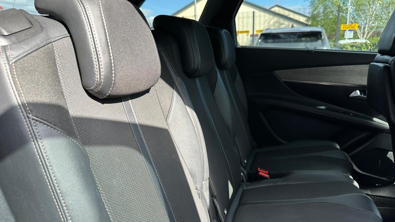 Peugeot 5008 view 17