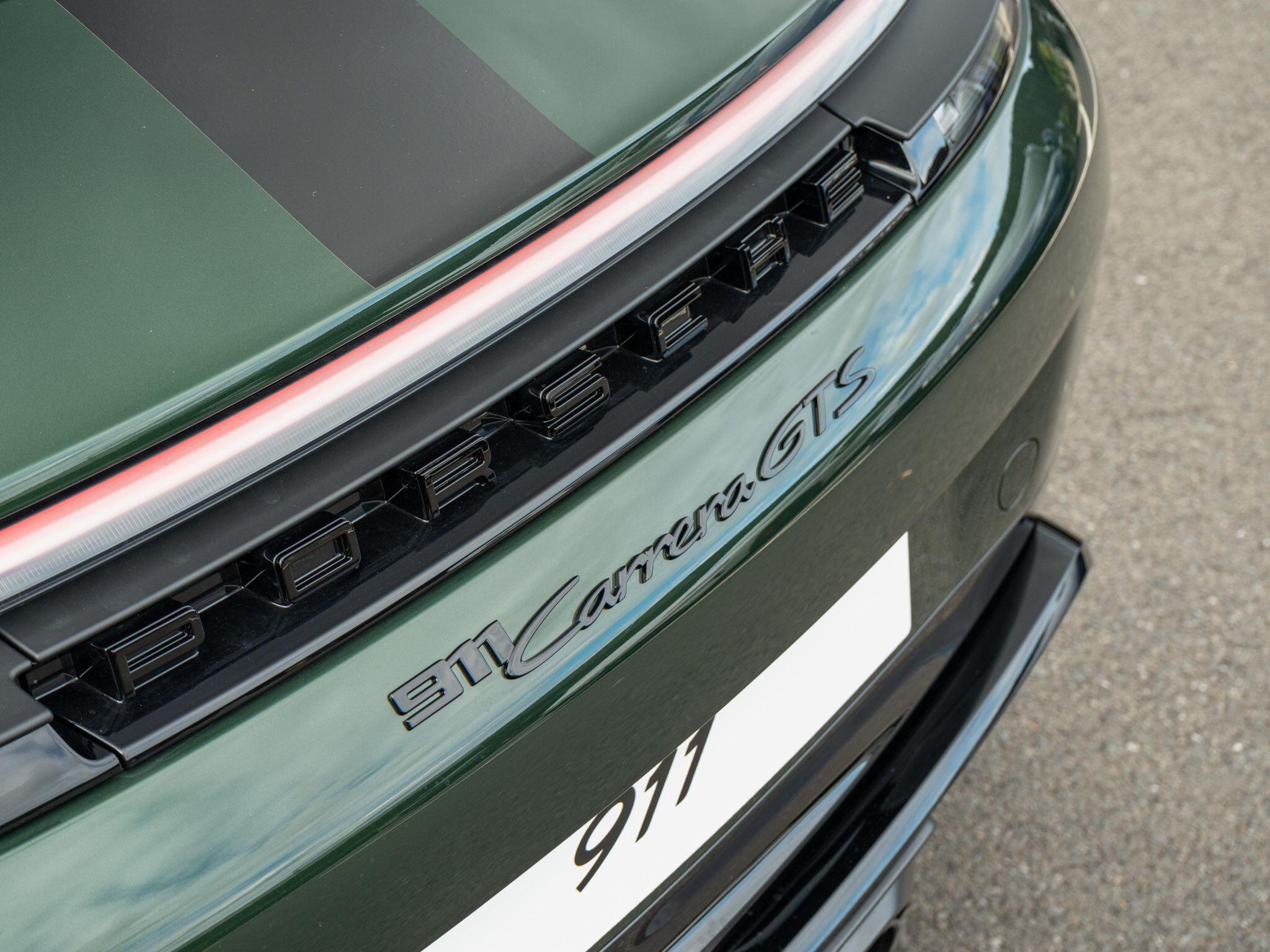 Porsche 911 view 16