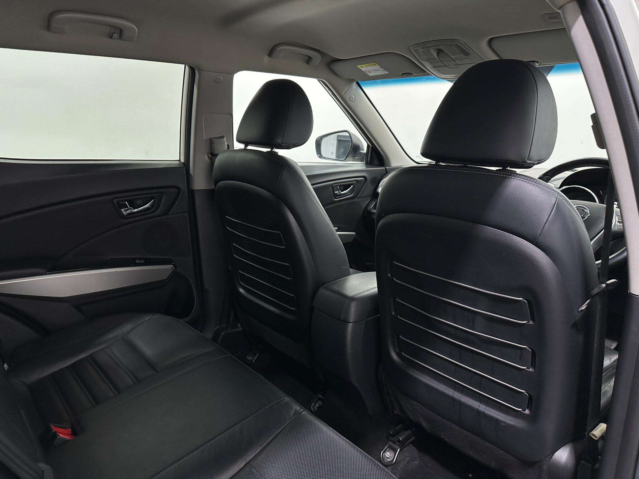 KGM Tivoli view 40