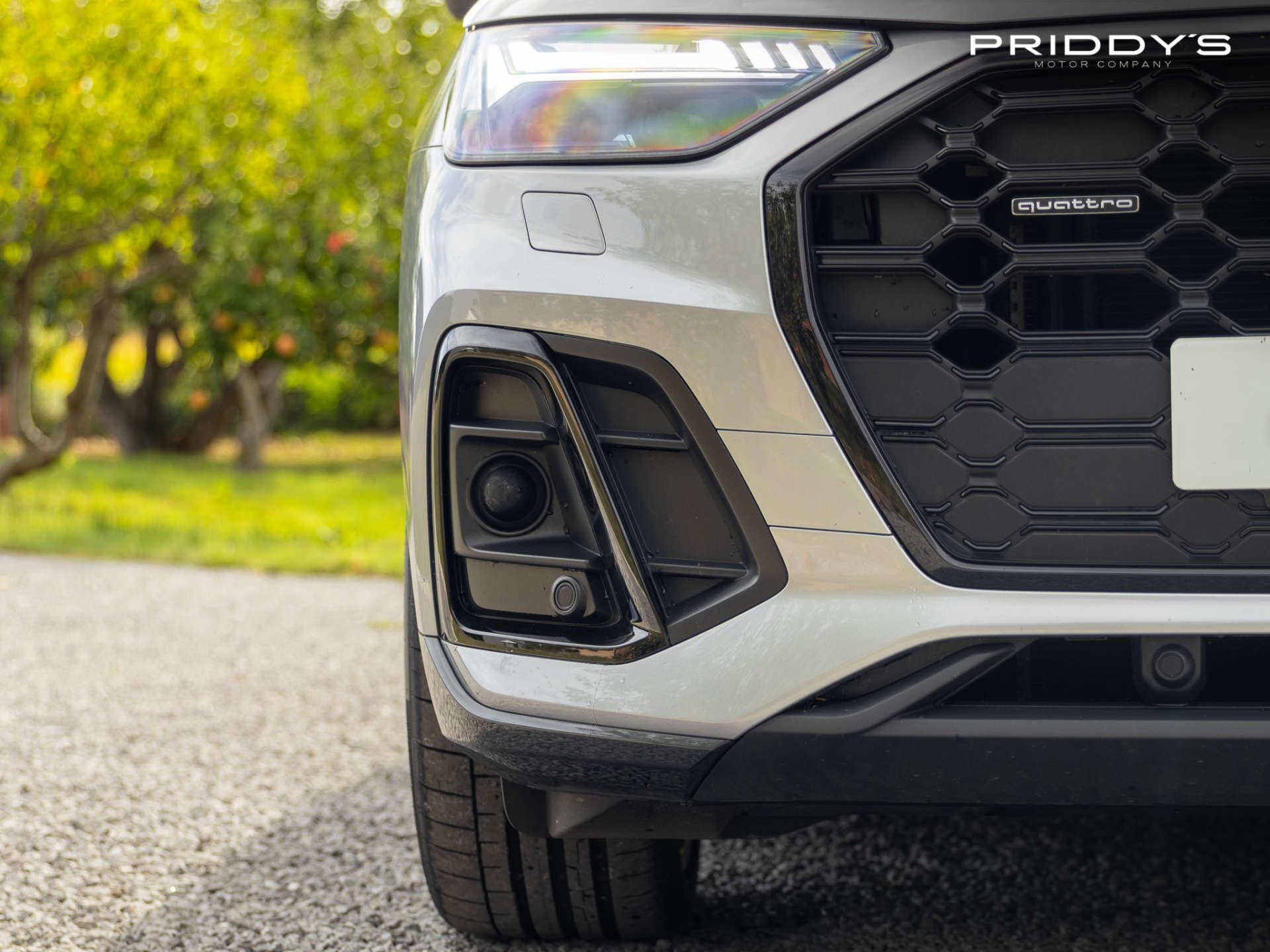 Audi Q5 view 11