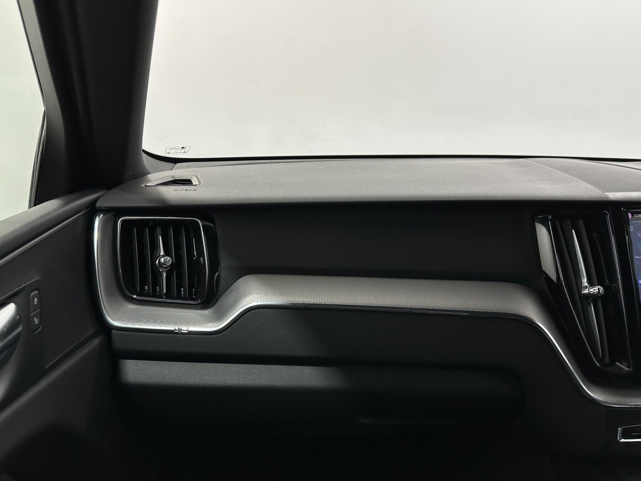 Volvo XC60 view 29