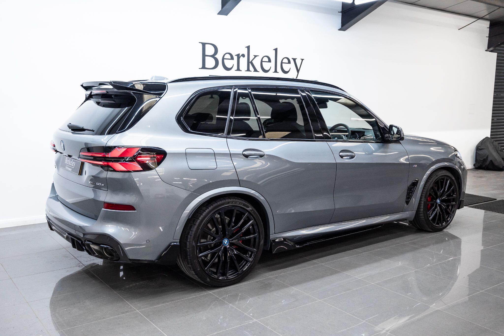 BMW X5 view 11