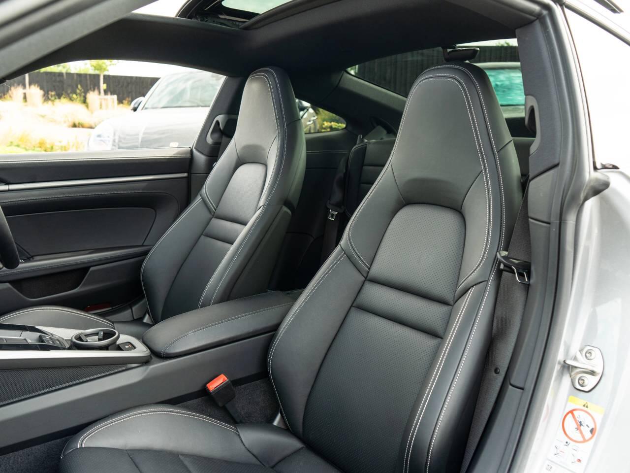 Porsche 911 view 38