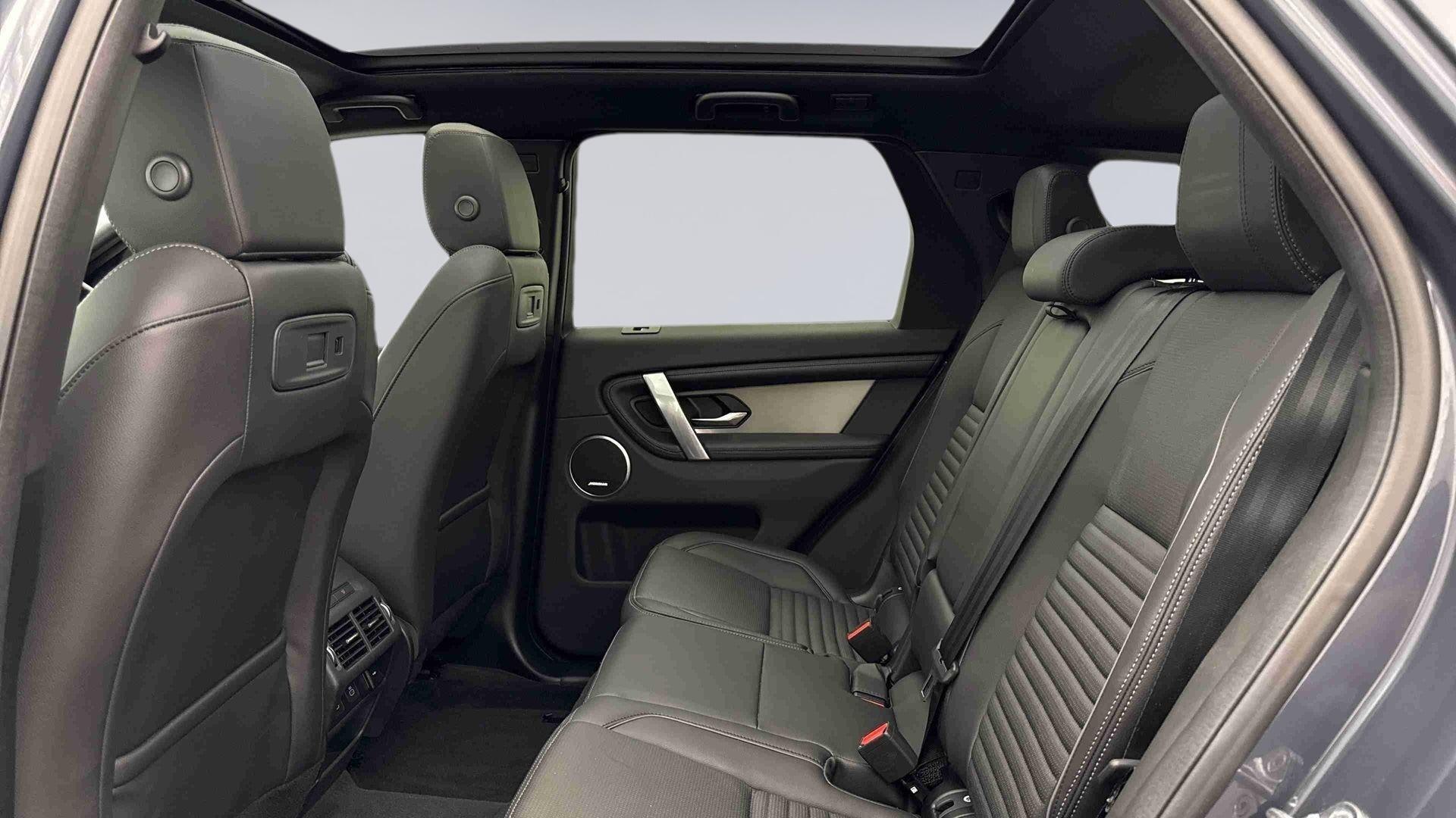 Land Rover Discovery Sport view 4