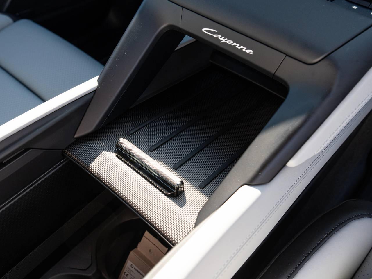 Porsche Cayenne view 32