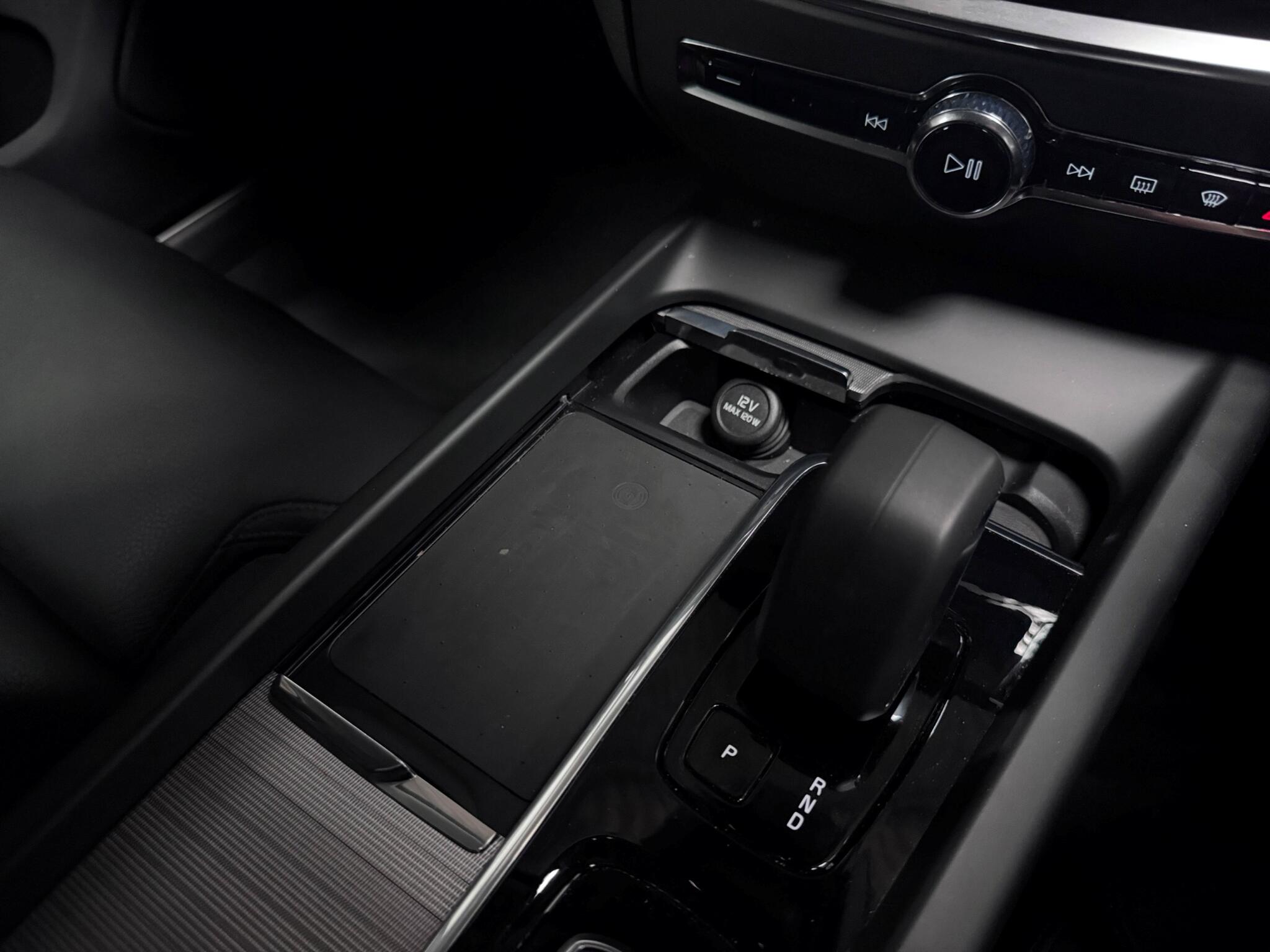 Volvo V60 Cross Country view 38
