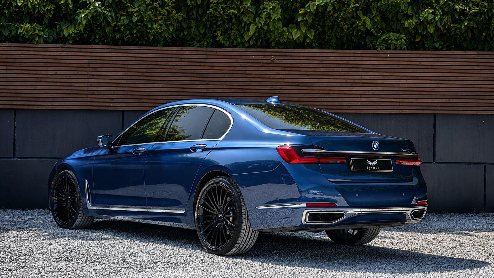 BMW 7 Series view 8