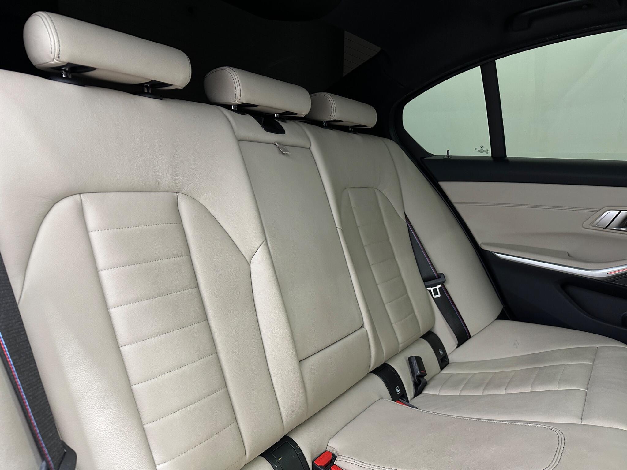 BMW 3 Series view 44