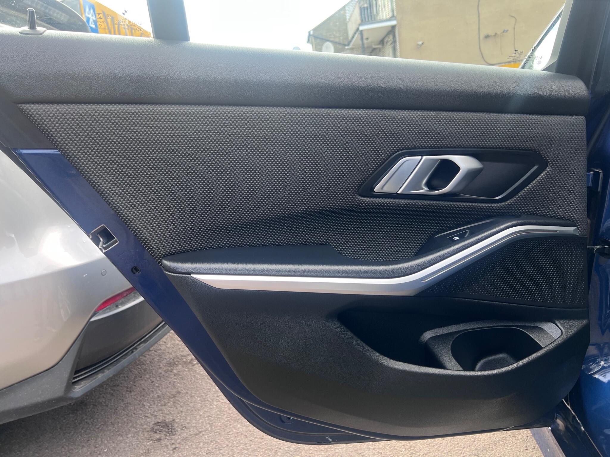 BMW 3 Series view 31