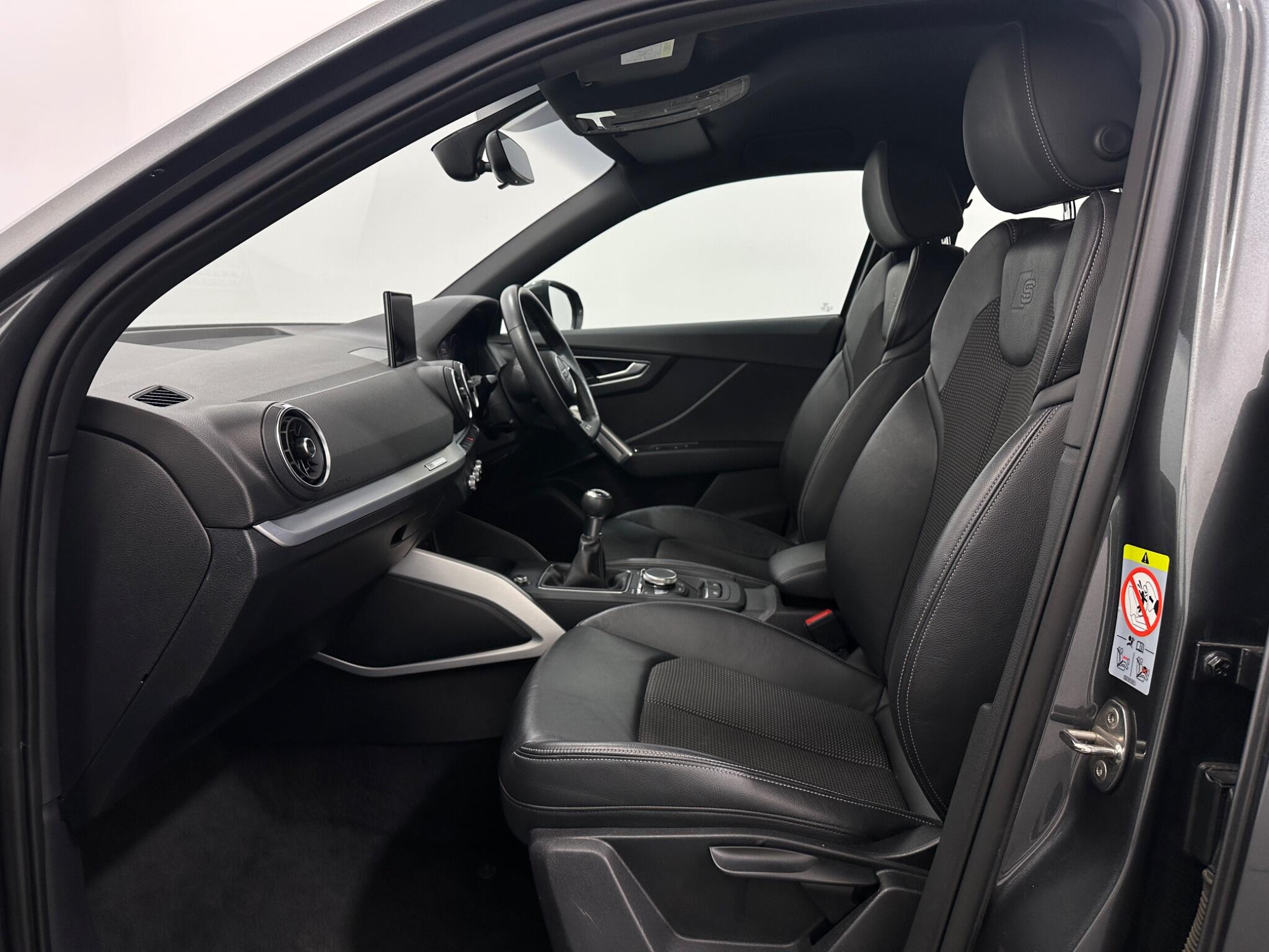 Audi Q2 view 32