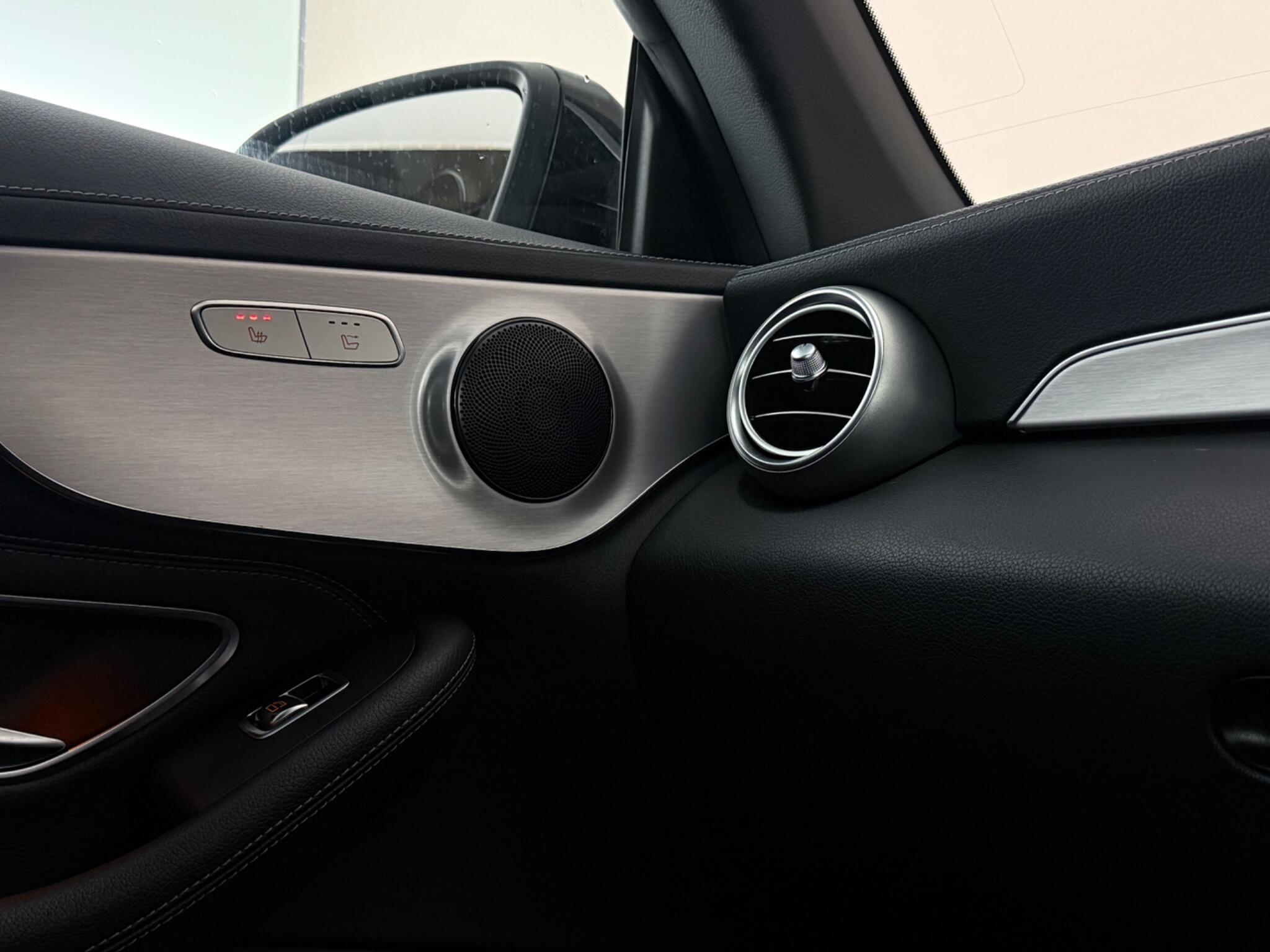 Mercedes-Benz C-Class view 33
