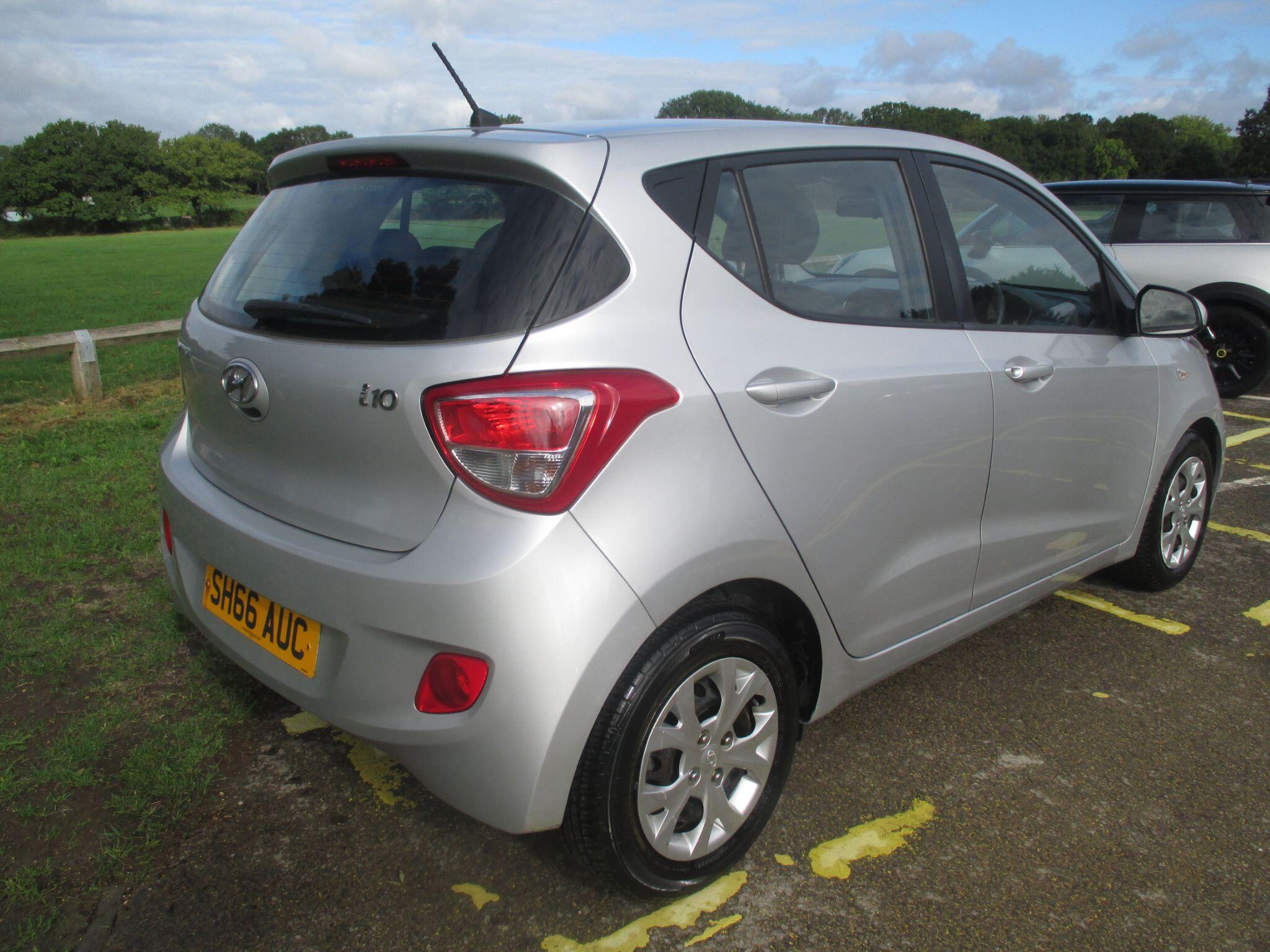 Hyundai I10 view 9