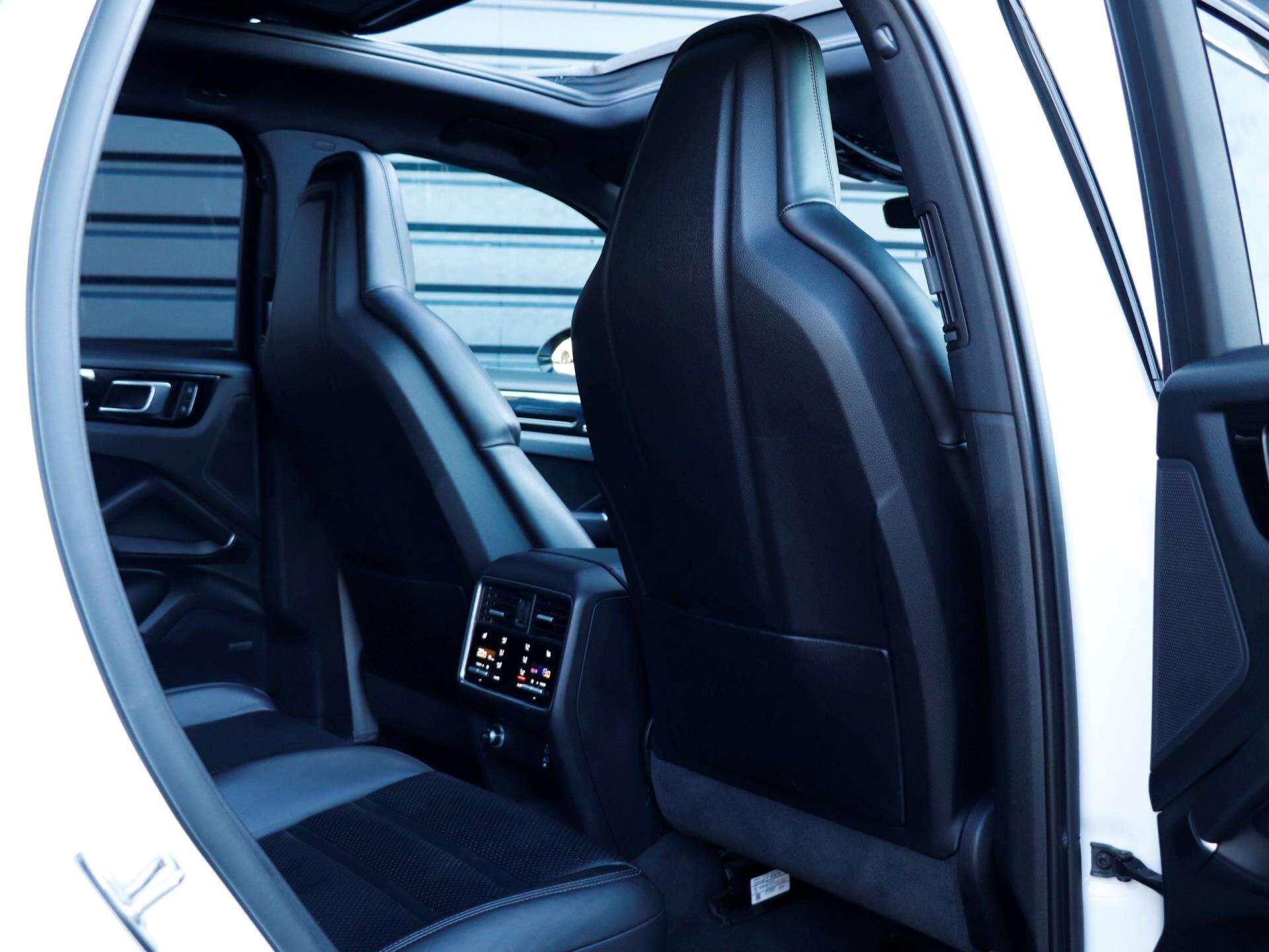 Porsche Cayenne view 28