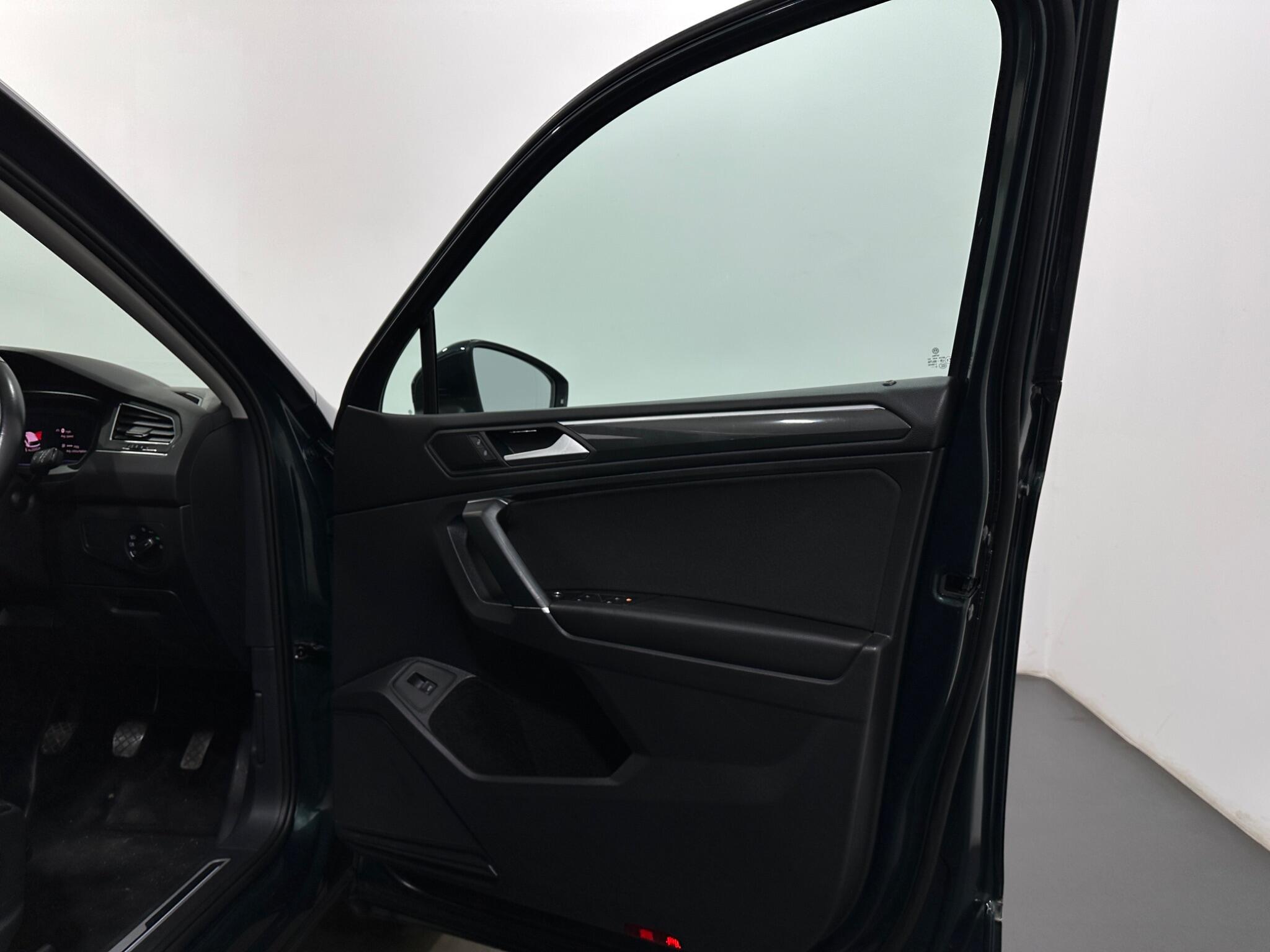 Volkswagen Tiguan Allspace view 34