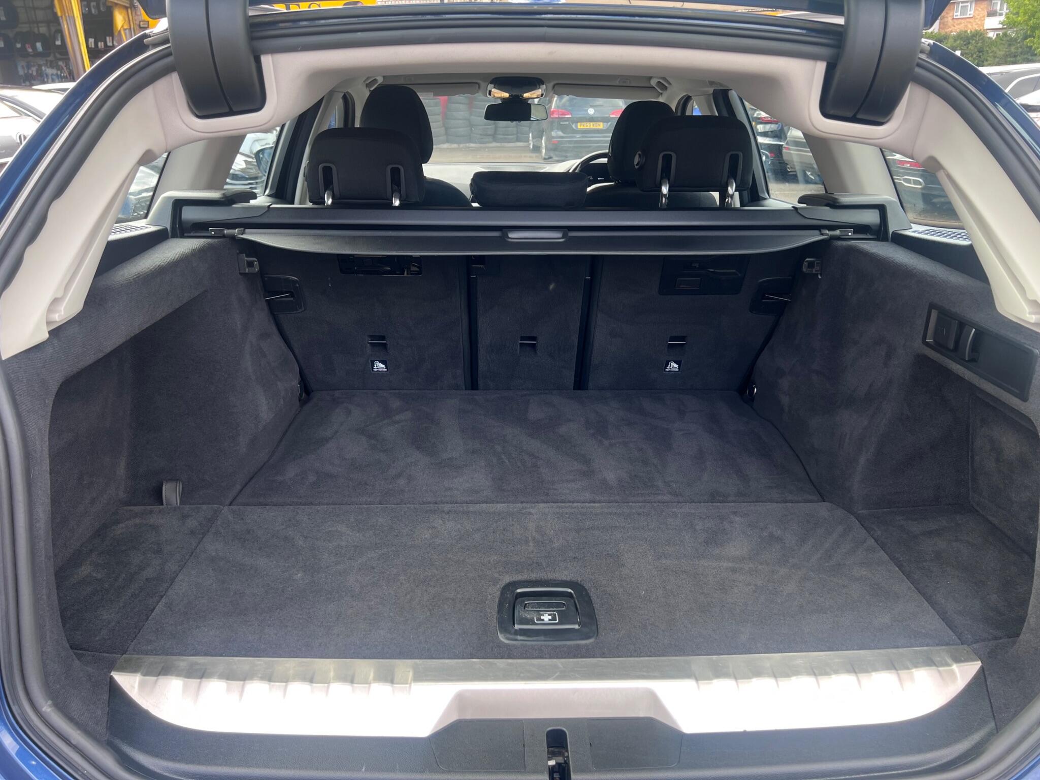 BMW 3 Series view 36