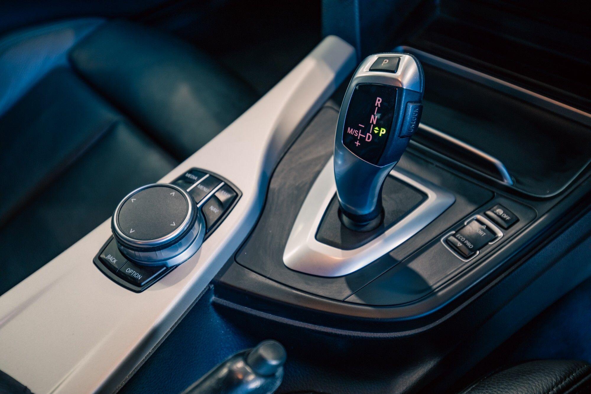 BMW 3 Series view 18