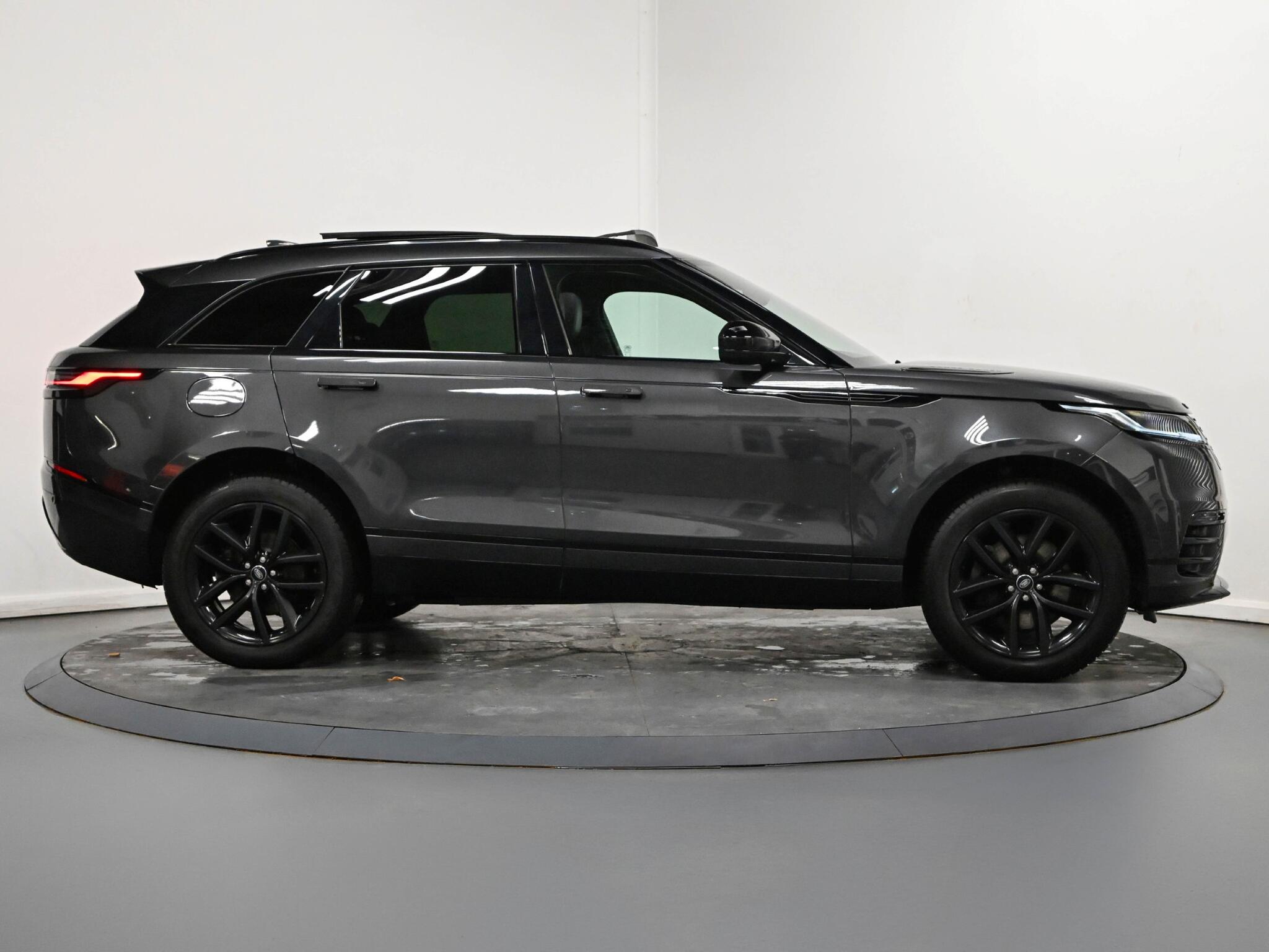 Land Rover Range Rover Velar view 27