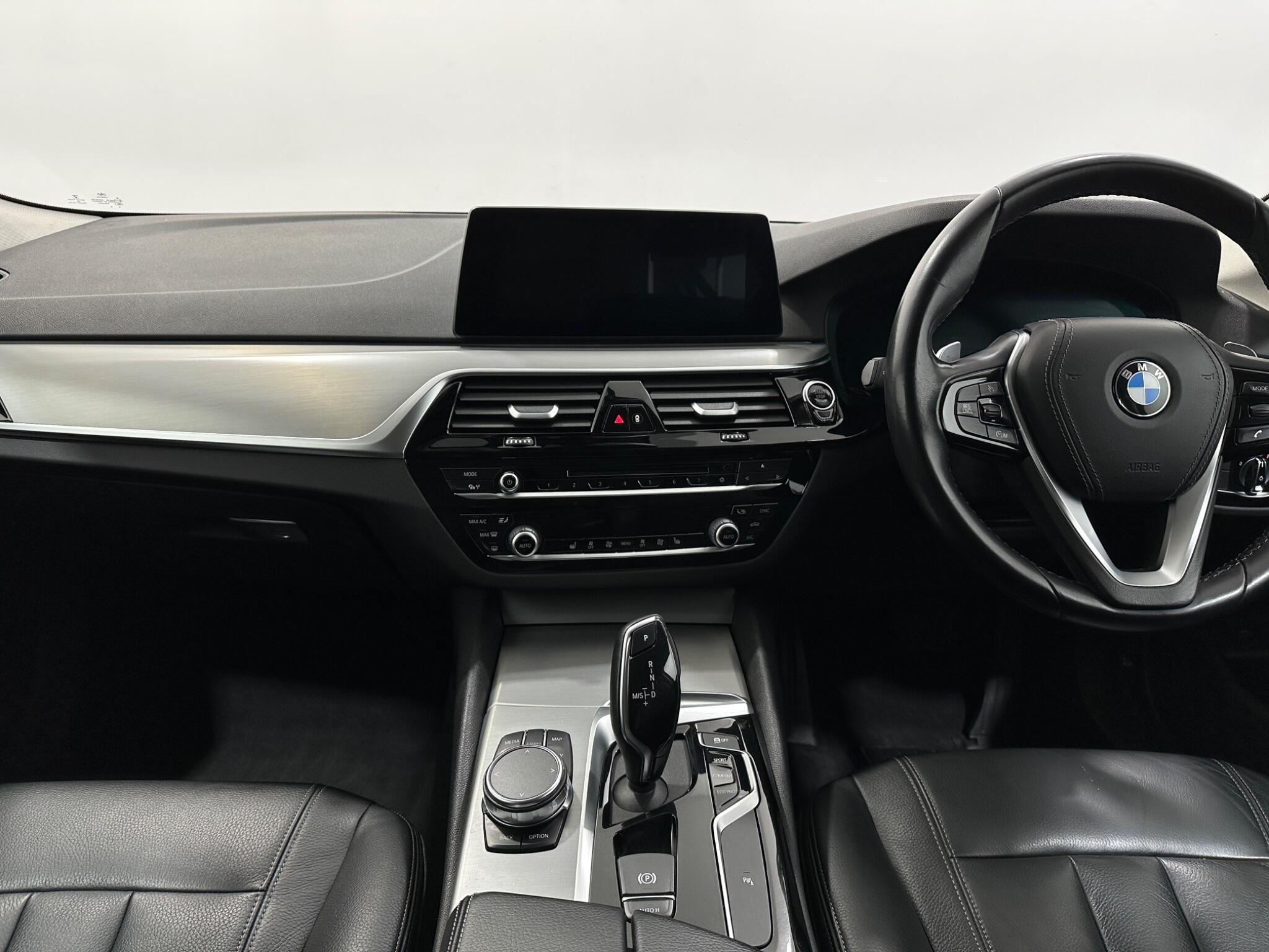 BMW 5 Series view 20