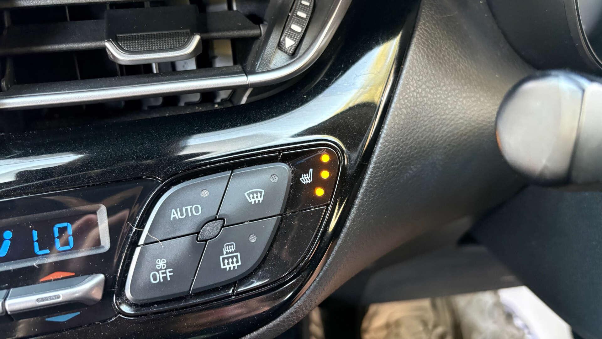 Toyota C-HR view 29