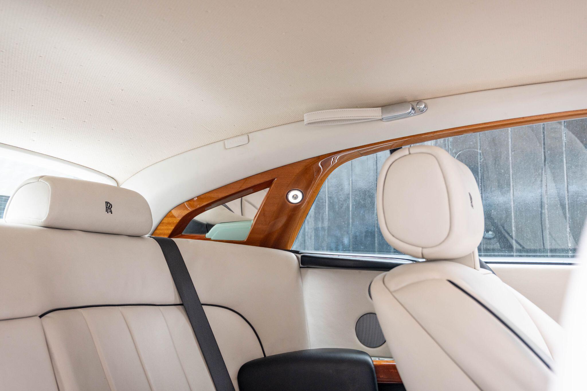 Rolls-Royce Phantom view 16