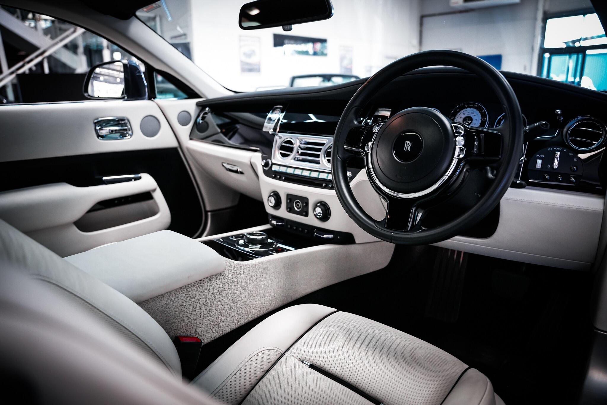 Rolls-Royce Wraith view 25