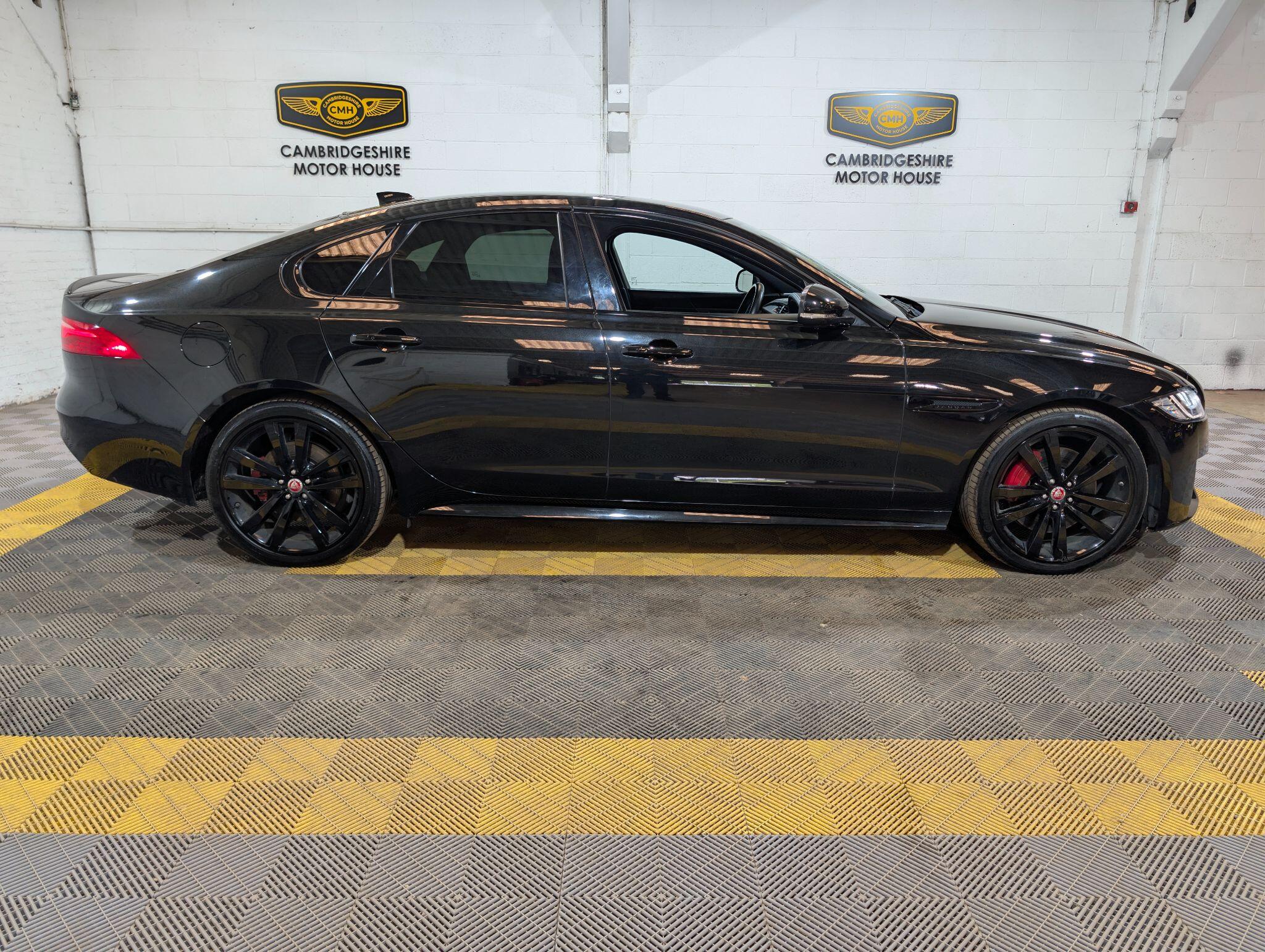 Jaguar XF view 14