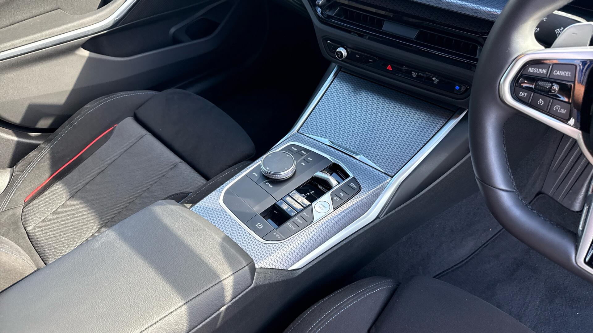 BMW 3 Series view 10