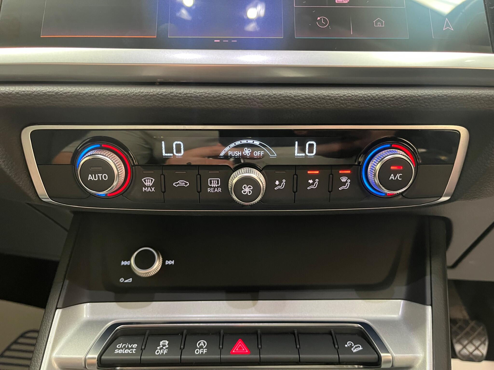 Audi Q3 view 23