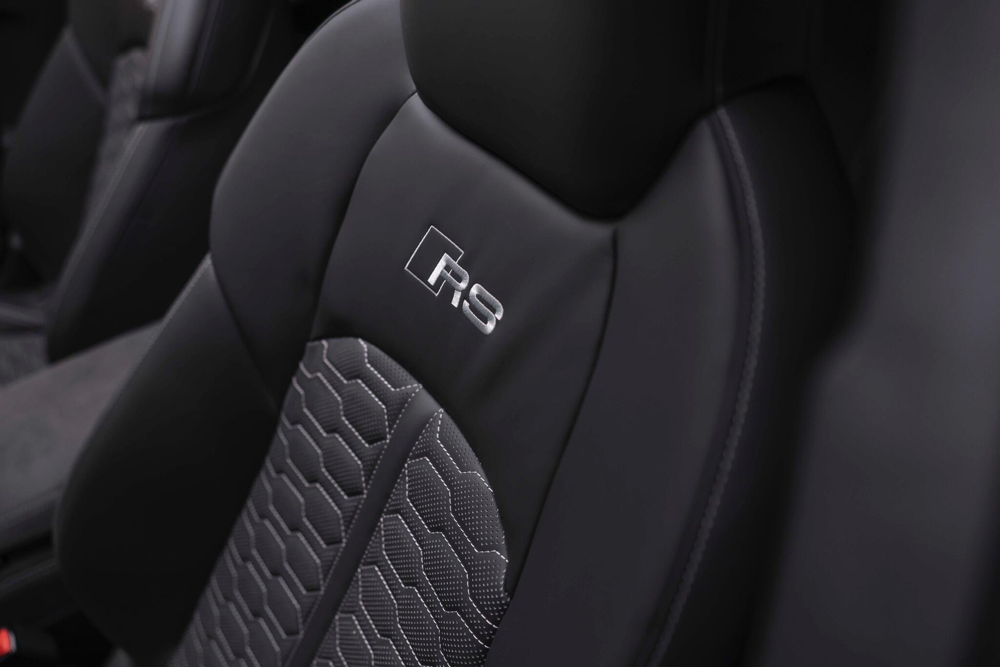 Audi RS6 Avant view 42
