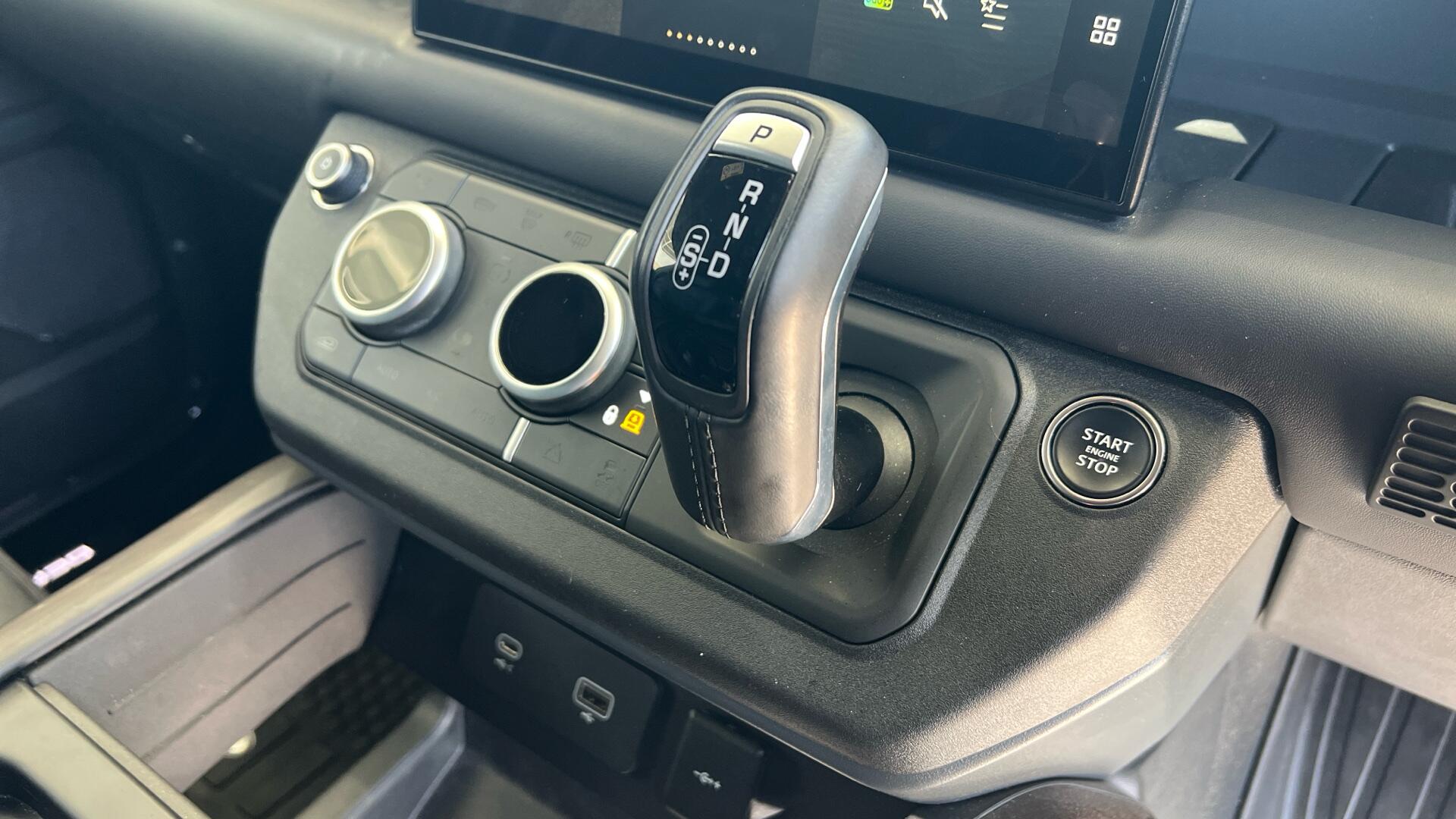 Land Rover Defender view 45