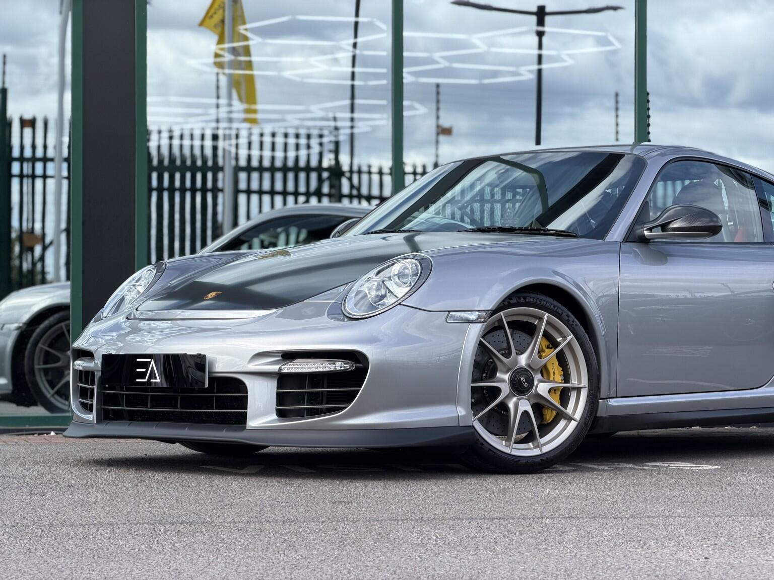 Porsche 911 view 24